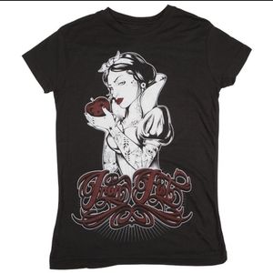 🖤🍎🖤 "Blanca Nieves" T-Shirt by Iron Fist